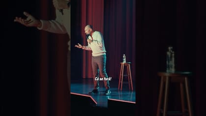 Miniatura clipului Cum recunoști românii în aeroport | Special Teo StandUp