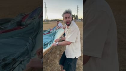 Miniatura clipului A zborat cu BALONUL.
